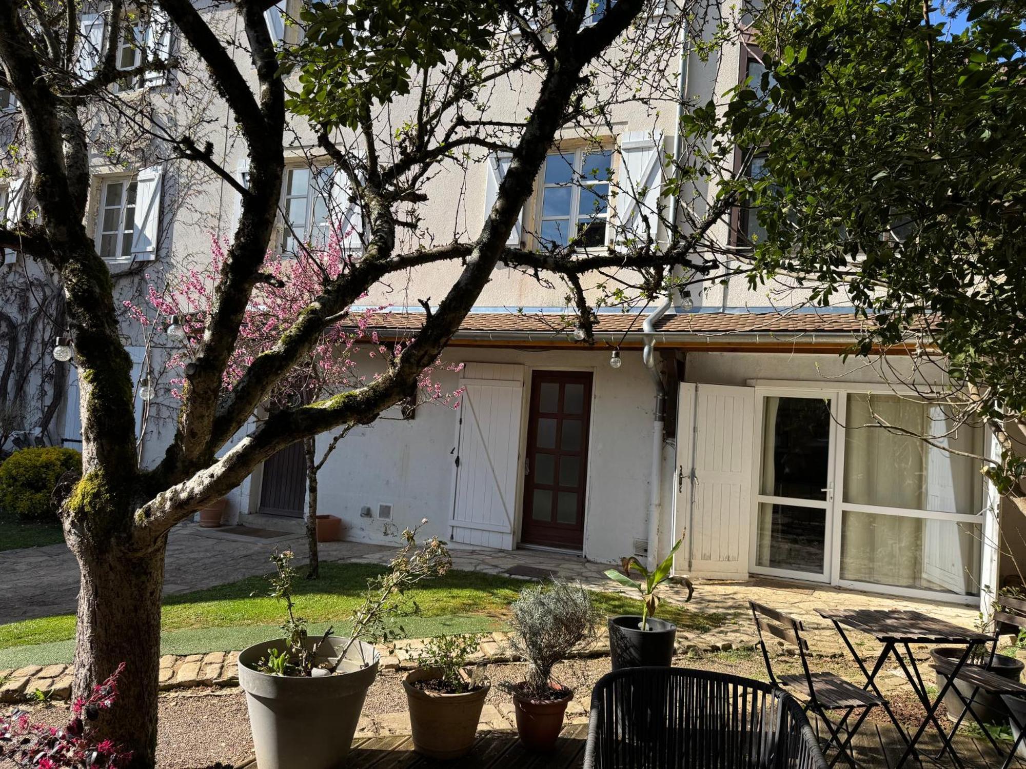 La Villa Bis Vesoul Exteriör bild